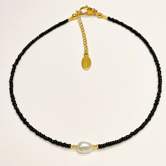 Handmade black glass seed bead & fresh water Pearl necklace - Picture 3 of 4
